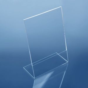 Как стойките от плексиглас с QR код улесняват клиентите и бизнеса?