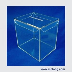 Удобната кутия от плексиглас за малки зони и ограничено място