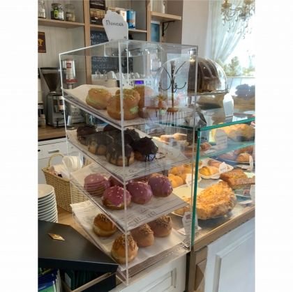 Витрина за кроасани, донъти, мъфини, понички