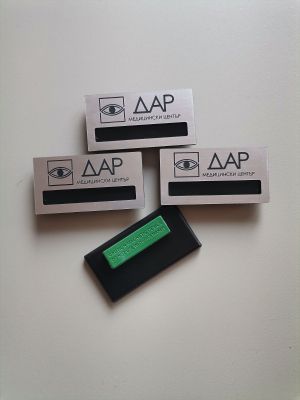 Персонализиран бадж с прозорче за име и магнитно закрепване