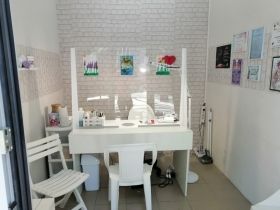 Предпазни защитни прегради, екрани и паравани от прозрачен плексиглас