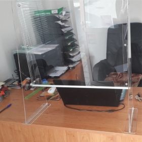 Предпазни защитни прегради, екрани и паравани от прозрачен плексиглас