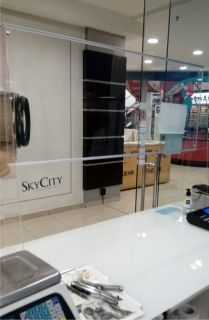 Предпазни защитни прегради, екрани и паравани от прозрачен плексиглас