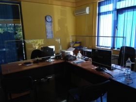 Предпазни защитни прегради, екрани и паравани от прозрачен плексиглас