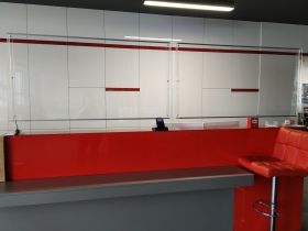 Предпазни защитни прегради, екрани и паравани от прозрачен плексиглас