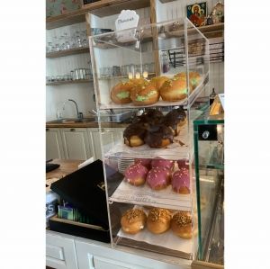 Витрина за кроасани, донъти, мъфини, понички