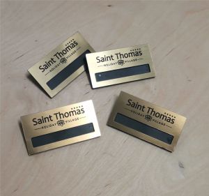 Персонализиран бадж с прозорче за име и магнитно закрепване