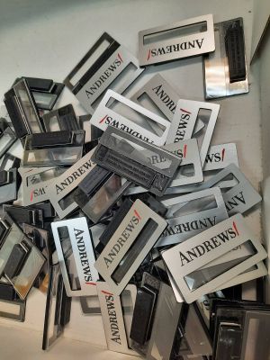 Персонализиран бадж с прозорче за име и магнитно закрепване