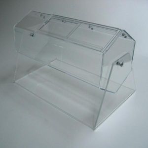 Въртяща шестстенна плексигласова урна на стойка – размер 450/6х150мм , идеална за томболи и игри в казина