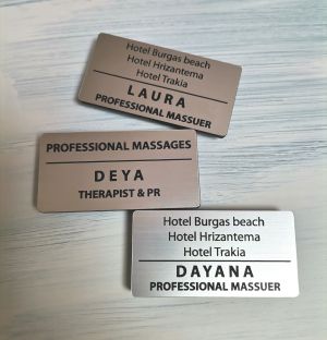 Персонален бадж с гравирано име и закрепване с игла