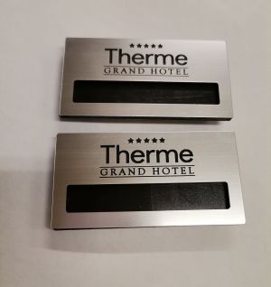 Персонализиран бадж с прозорче за име и магнитно закрепване