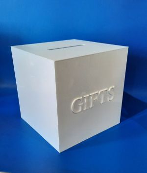 Бяла сватбена кутия за пликове и подаръци – персонализирана