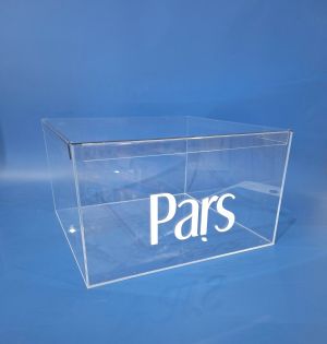 ПРОЗРАЧНА ПЛЕКСИГЛАСОВА КУТИЯ ЗА КРЪЩЕНЕ С ПЕРСОНАЛИЗИРАН НАДПИС