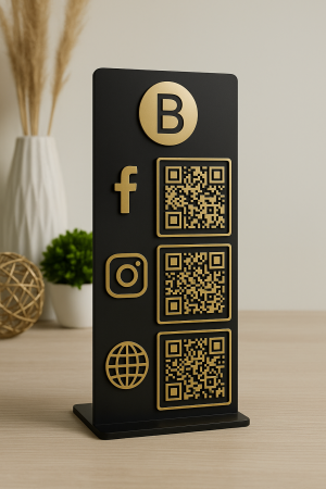 ПЛЕКСИГЛАСОВА СТОЙКА С QR КОДОВЕ И ЛОГО – ЕЛЕГАНТЕН ДИЗАЙН ЗА ВАШИЯ БИЗНЕС